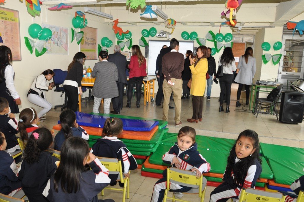 Estudiantes Aula Inteligente IED República Dominicana